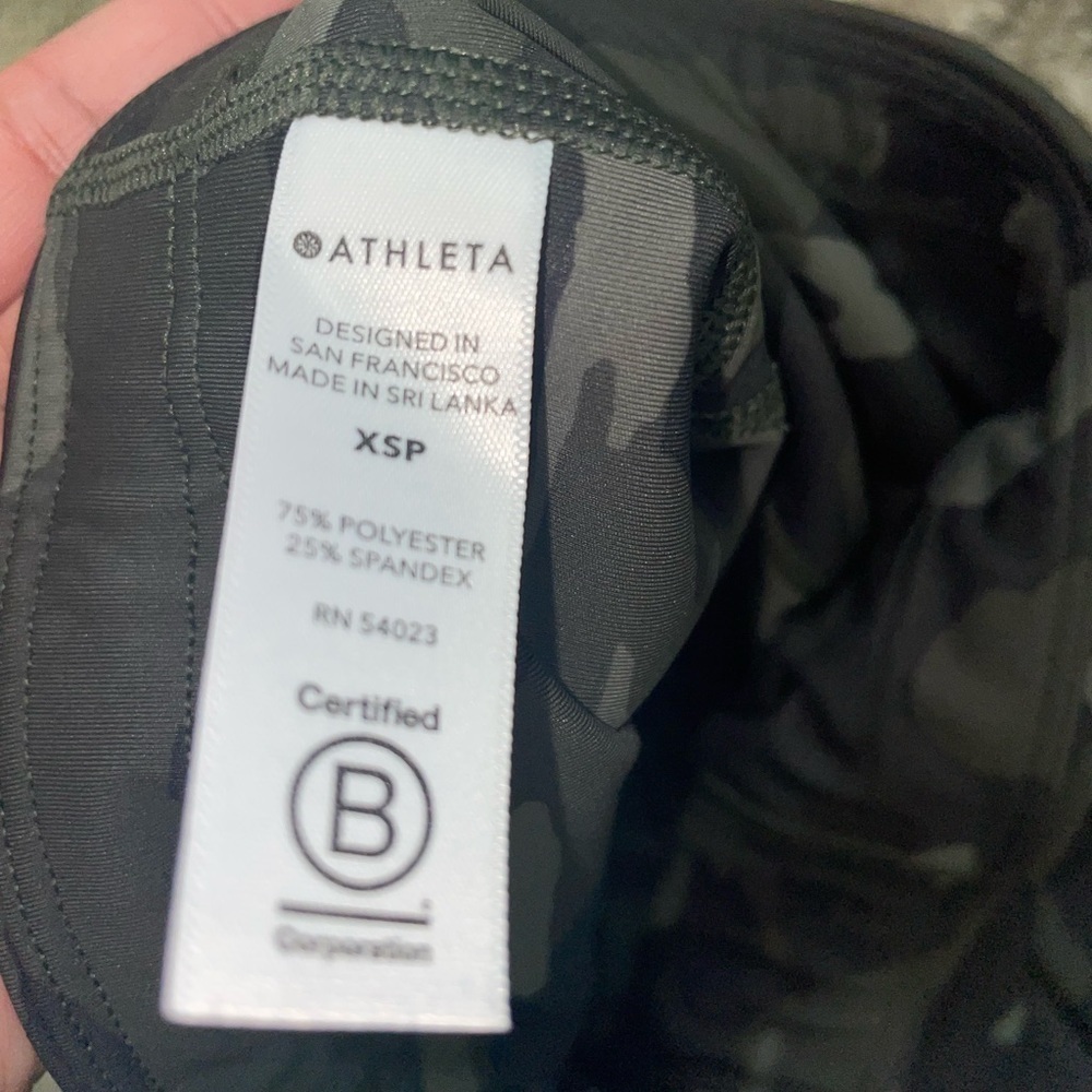 Athleta Ultimate Camo 7/8 Tight - Picture 4 of 8